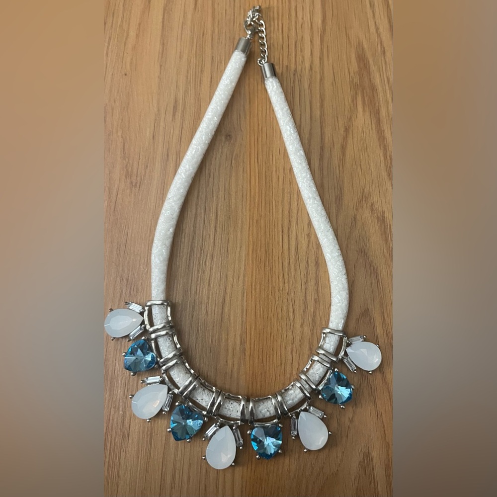 Elegant Source Unknown Silver and Blue Necklace